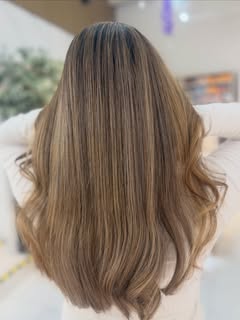 Glow & Glam by Melis Demir Arbeit 2