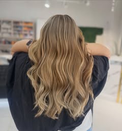 Glow & Glam by Melis Demir Arbeit 6